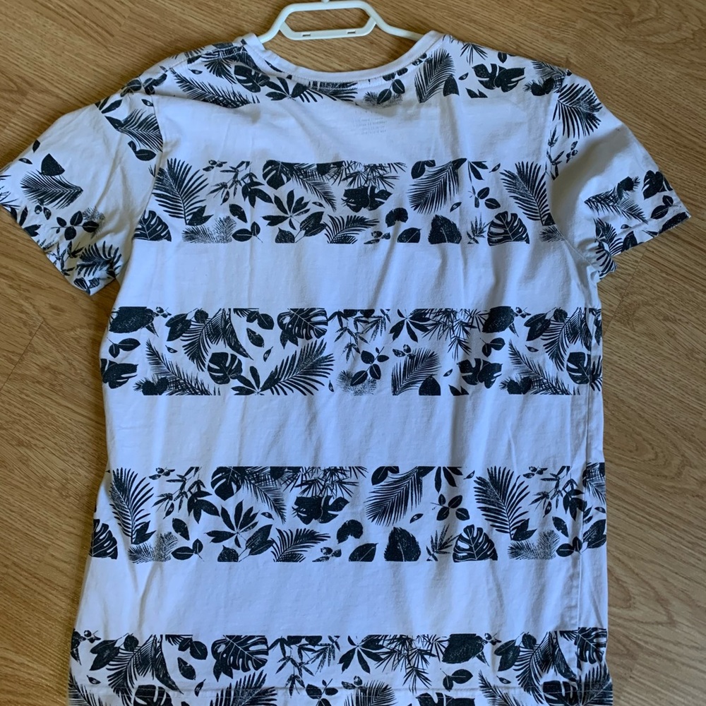 Tshirt - Picture 2 of 3